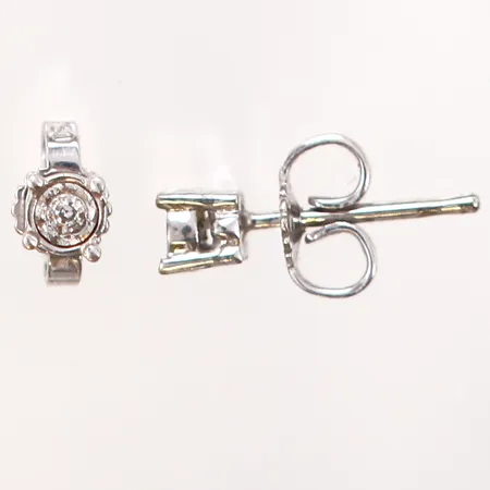 Ett par örhängen vitguld med diamant 2x0,005ct, Ø4mm, 18K Vikt: 1,4 g