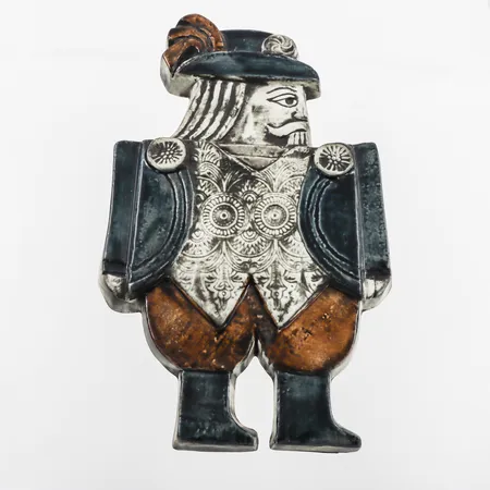  LISA LARSON. VÄGGRELIEF, "Drabant 1" Gustavsberg,höjd ca 27 cm. Skickas med postpaket.