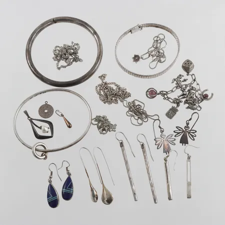 Diverse silversmycken 830 och 925/1000,några defekta,någon med stenar. Vikt: 101 g