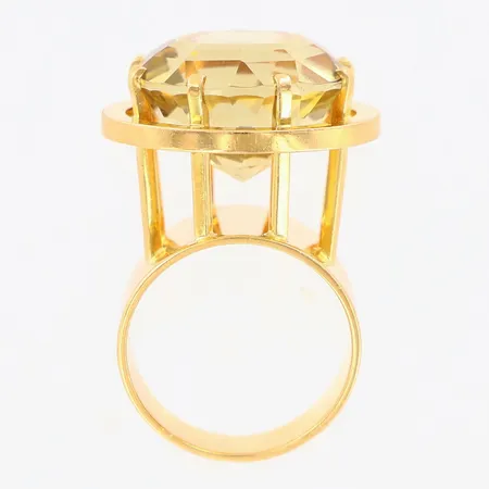 Ring med citrin stl 15¼ bredd: 8-20mm, höjd: 30mm, signerad O.Torrestad, 18K  Vikt: 13,5 g