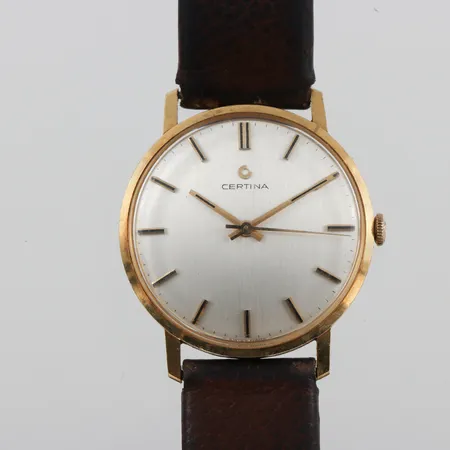 Herrur Certina 18k,diameter 33.8 mm,gravyr,fungerar ej. Vikt: 0 g