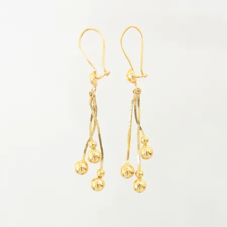 Ett par örhängen med integrerade kulor, 35x5mm, 22K  Vikt: 4,1 g