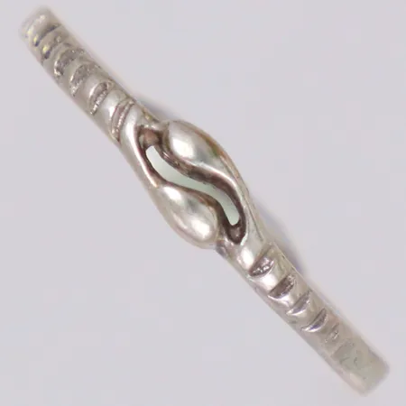Ring, stl 17¾, bredd 1,5-3,5mm, silver 835/1000 Vikt: 0,8 g