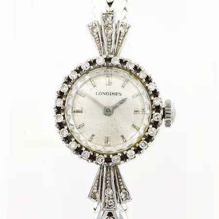 Damur Longines med diamanter 18K, manuell, Ø17mm, diamanter ca 28st x ca 0,01ct, 8/8-slipade, integrerad länk18K, 16,5cm, smuts på urtavla och repigt glas, 18K, bruttovikt 26,7 gram, vitguld, inga tillbehör.