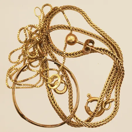 Diverse guld, defekt, skevt, 18K  Vikt: 6,2 g