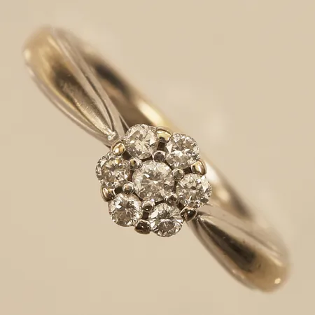 Ring med diamanter, 1 x ca0,06ct, 6 x ca 0,035ct, stl 17¼, bredd ca 7mm, i behov av rodiering, gravyr, certifikat från Glamira, 14K  Vikt: 4,4 g