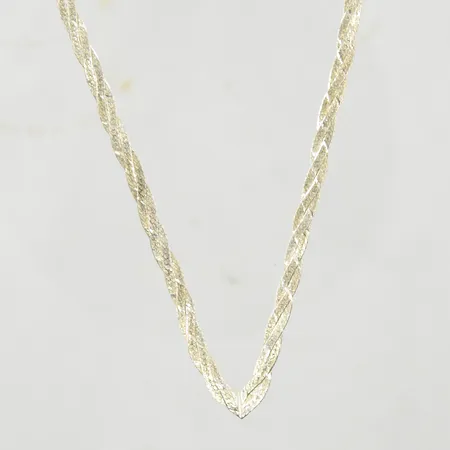 Collier flätad modell, längd 41½ cm, bredd 4 mm, 925/1000 silver. Vikt: 9,5 g