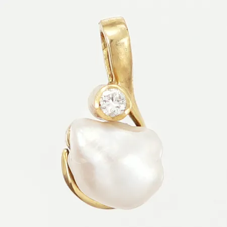 Hänge med pärla samt diamant 1 x 0,05ct, 16x7mm, 18K Vikt: 1,7 g