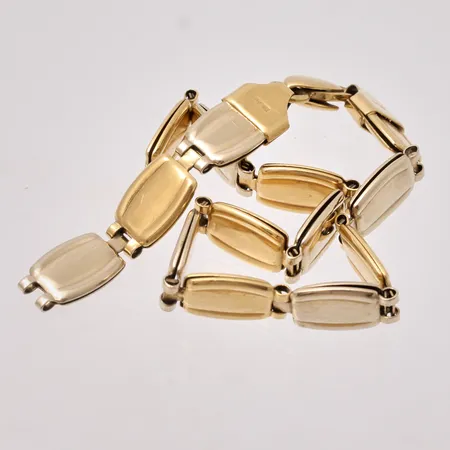 Defekt guld, 18K, vikt 10,9g.