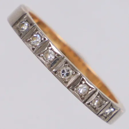 Ring med diamanter 7xca0,02ct åttkantslipade, stl 17, bredd 2,7mm, Petterssons Eftr Juvelerar Ab, år 1966, tvåfärgad, 18K  Vikt: 3,3 g