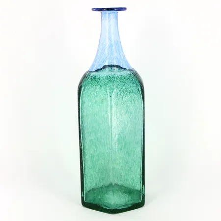 Vas/Flaska Antikva av Bertil Vallien för Kosta Boda, Höjd: ca 26 cm, Signerad BODA ARTIST COL B VALLIEN 47865  Vikt: 0 g