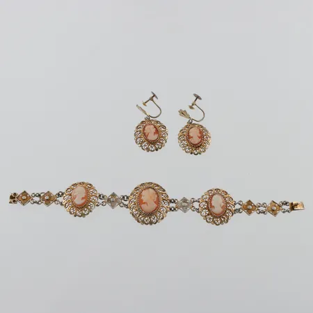 Armband + örhängen paret med camér,silver 800 och 925/1000,armband längd ca 16 cm,höjd ca 3 cm. Vikt: 19,9 g