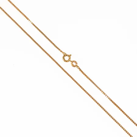 Kedja Venezia i 18K guld. Den är 43 cm lång, 1 mm bred och väger 3,7g. Sliten springring.