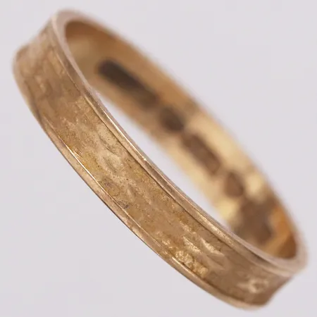 Ring stl 17¼, bredd 3,3mm, Ceson år 1979, gravyr, 18K Vikt: 2,1 g