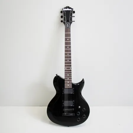 Elgitarr Washburn, w1200 Proe, lönnhals, greppbräda i Rosewood, aktiva Emg 85/81 - mikrofoner, Bazz Feiten tuningsystem, grovermekanik, serie nr: 07030742, repor på baksida av kropp, gigbag. Skickas med Bussgods eller PostNord