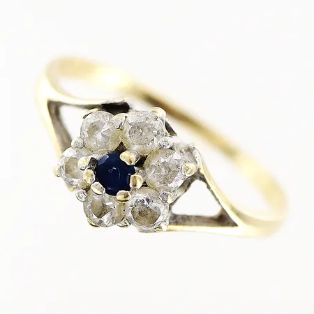 Ring blå och vita stenar, stl 16¾, bredd 1-8mm, vit/gulguld, defekter, 14K Vikt: 1,9 g