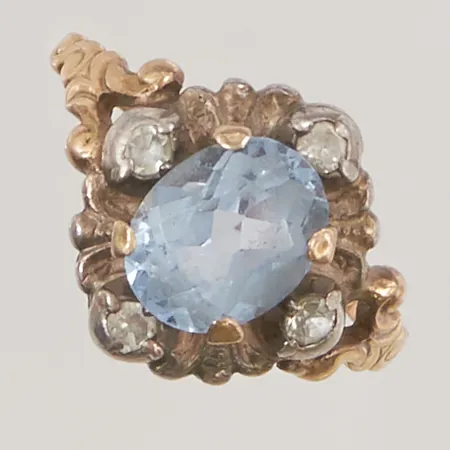 Ring Ø18, bredd:14mm, skena i 18K, fattning delvis i silver 3,2g.