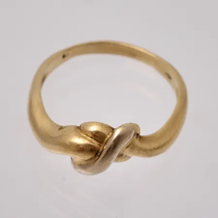 Defekt guld, 18K, vikt 3,96g.