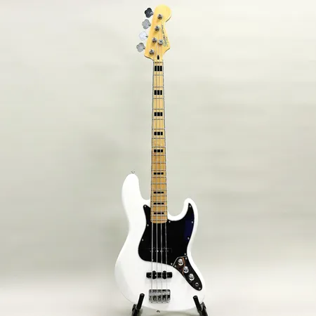 Elbas Squier by Fender, Jazz Bass, Indonesien, serie nr ICS 15091508, mjukt fodral. Skickas med Bussgods eller PostNord