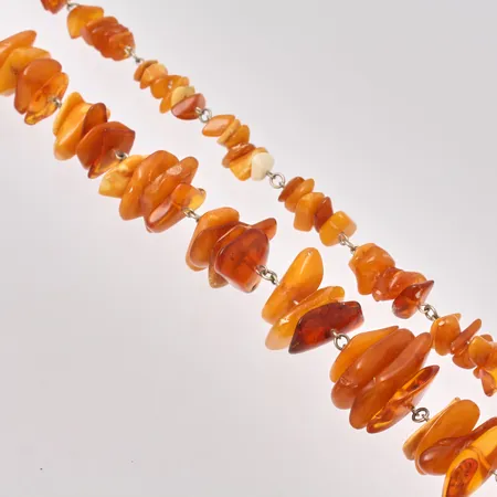 Bärnstens collier, 84cm, docerat, bredd ca: 9-23 mm.