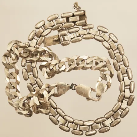 Två armband, defekta, silver Vikt: 33 g