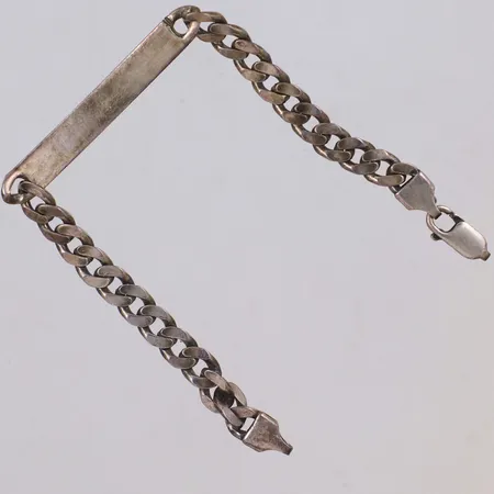 Armband Pansar med bricka, längd 18,5cm, bredd 6,5mm, gravyr, trasigt lås, silver 925/1000 Vikt: 15,4 g