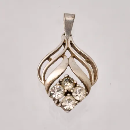  Hänge i silver, mått 15x26,5mm, 4st vita stenar, mått Ø3,5mm, 830/1000, vikt 1,9g.