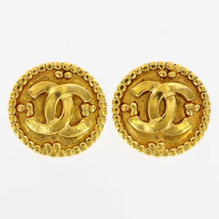 Ett par örhängen Chanel, gulmetall,  Ø23mm, clips, 80/90-tal, märkta Chanel, 96 A, Made in France, med etui. Vikt: 0 g