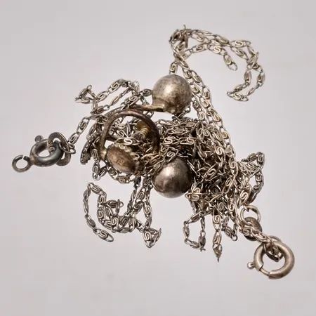 Diverse defekt silver, 830/1000, vikt 5,49g. 