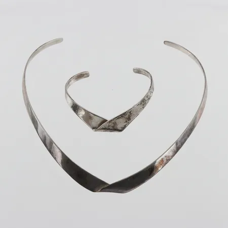 Collier och armband silver 925/1000,längd ca 6.5 och 14 cm. Vikt: 48,3 g