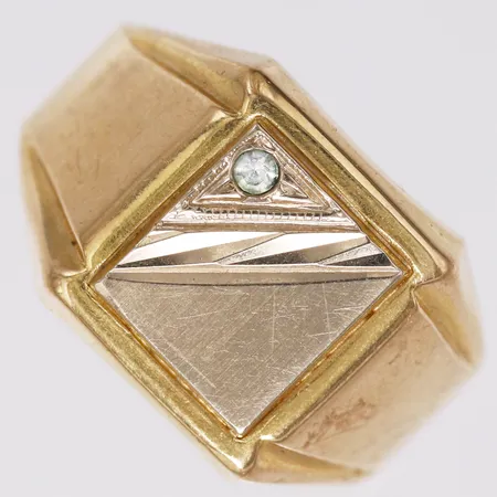 Klackring vit sten, stl 20, bredd 5,6-14,8mm, 18K  Vikt: 10,6 g