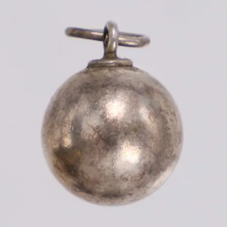 Hänge, längd 21,2mm, bredd 12mm, ihålig, silver  Vikt: 2,9 g