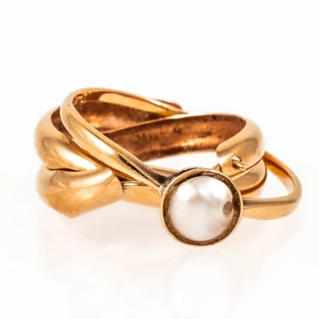 Diverse defekt guld i 18K. Vikt: 1,9g. 