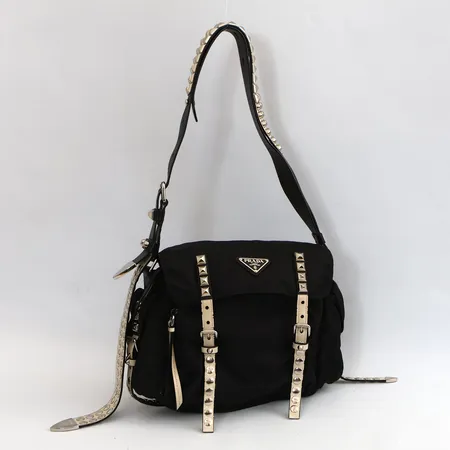 Väska Prada, Vela Studded, nylon, skinn, detaljer i vitmetall, 10x21x32cm, färgbortfall, avklippta  läderremmar, dustbag medföljer Vikt: 0 g