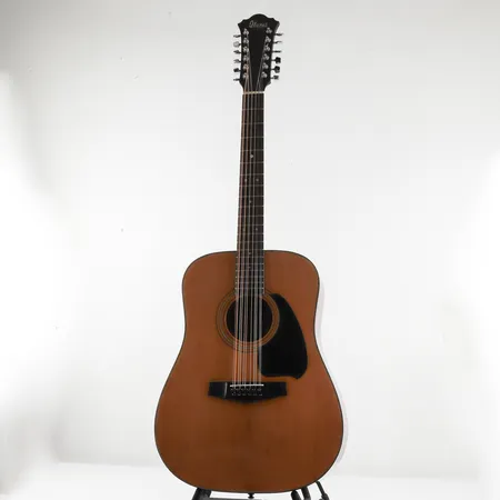 Gitarr Ibanez akustisk,repor/slitage,skickas ej endast avhämtning på kontoret. Specialfrakt, kontakta pantbankskontoret för mer information.