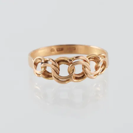 Ring 18k Bismarck,storlek 18 ¾ mm,bredd 2.7-6.6 mm. Vikt: 2,1 g