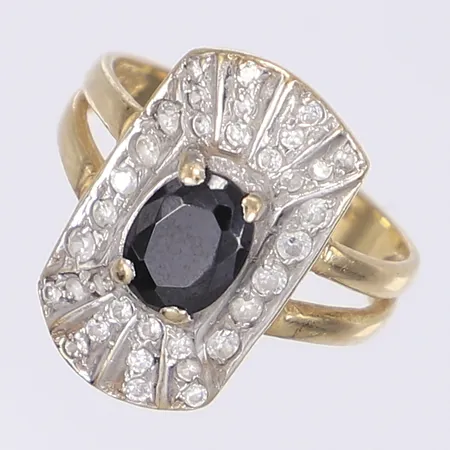 Ring med vita samt blå sten stl 18 bredd 3-19mm 14K Vikt: 4,9 g