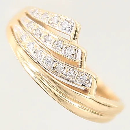 Ring med med 8/8-slipade diamanter 16 x ca 0,0075ct, stl: 16, bredd: 2-8,7mm, GFAB, 18K Vikt: 2,4 g