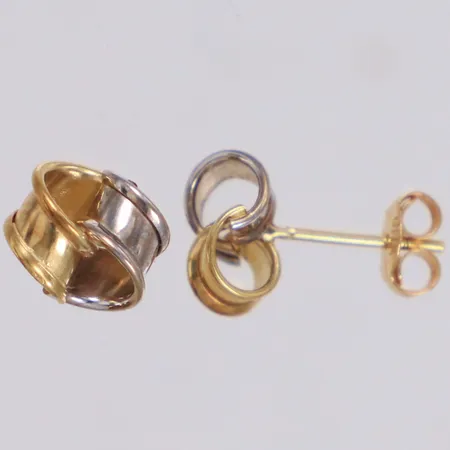Ett par örhängen, längd 7,9mm, bredd 7,3mm, tvåfärgade, GHA, 18K Vikt: 0,9 g