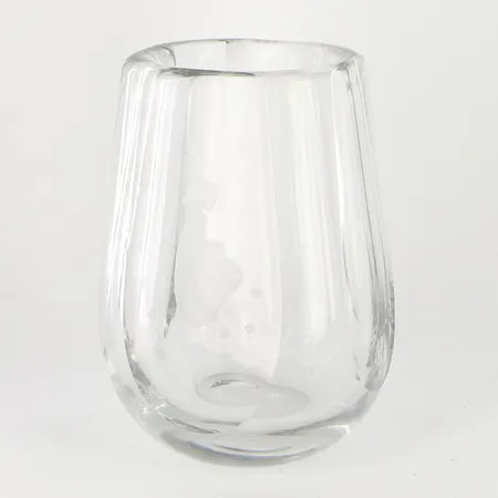 Vas Sven Palmqvist Orrefors, signerad, höjd:19cm,slipad dekor flicka, repor i botten Vikt: 0 g Skickas med paket.