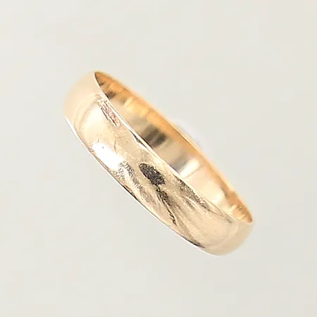 Ring, stl 19, bredd 4mm, ostämplad, repig, 14K Vikt: 2 g