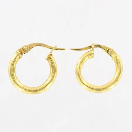 Ett par örhängen creoler, Ø13,5mm, bredd 2,3mm, bucklor, 18K Vikt: 1,1 g