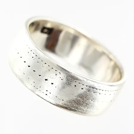 Ring stl 20, slitage, bredd 8mm, silver 925/1000. Vikt: 7,2 g