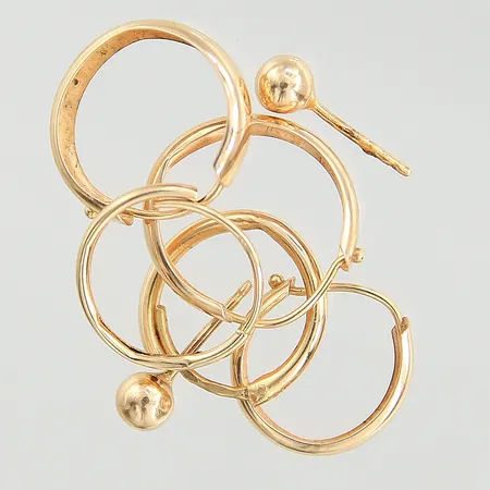 Diverse guldsmycken, defekt, 18K  Vikt: 1,8 g