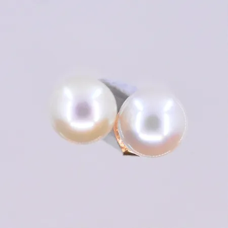 Ett par örhängen med pärlor, pärlans Ø6 mm, 18K. Vikt: 1 g