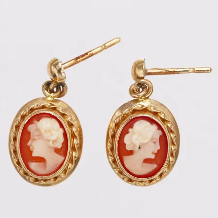 Ett par örhängen caméer, 19mm, stoppar saknas, 18K  Vikt: 2,1 g