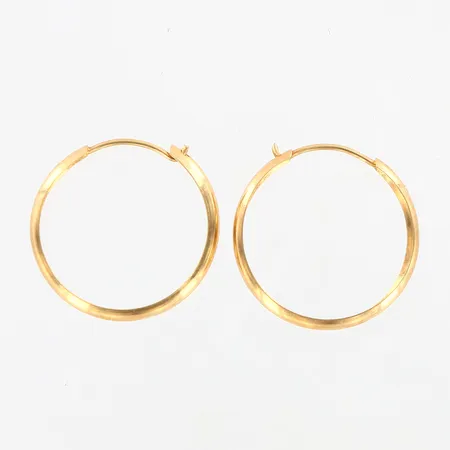 Ett par örhängen Ø15mm, bredd: 2,1mm, 18K  Vikt: 0,5 g