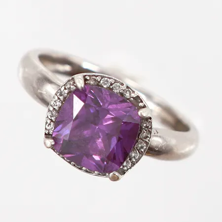 Ring med lila sten stl 16¾, bredd: 3-10mm, GHA, silver 925/1000 Vikt: 3 g