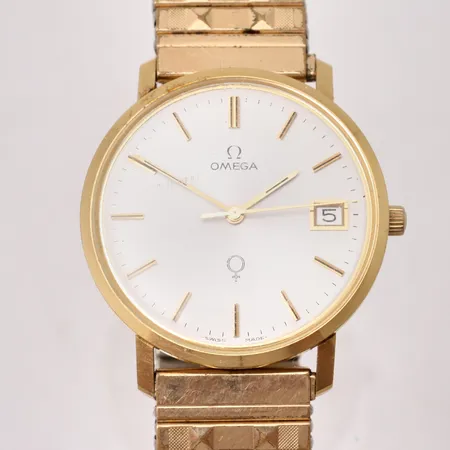 Herrur Omega i 18K guld, Ø34mm, manuell, datum, cal 1030, serie-nr 38637345, flexband i gulmetall, box, defekt, går ej, personlig gravyr. Vikt: 0 g