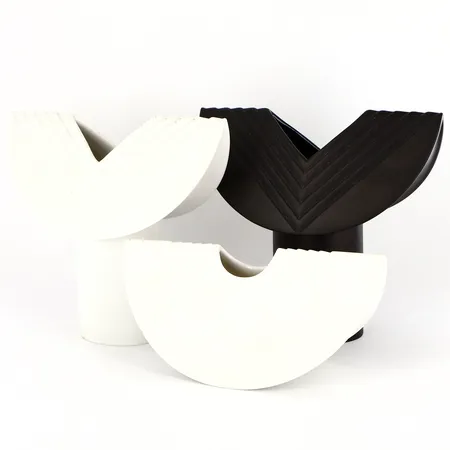 Set med tre vaser Totem från Rosenthal Studio Line, design Ambrogio Pozzi, höjd 14cm/7cm, mindre vas med nagg